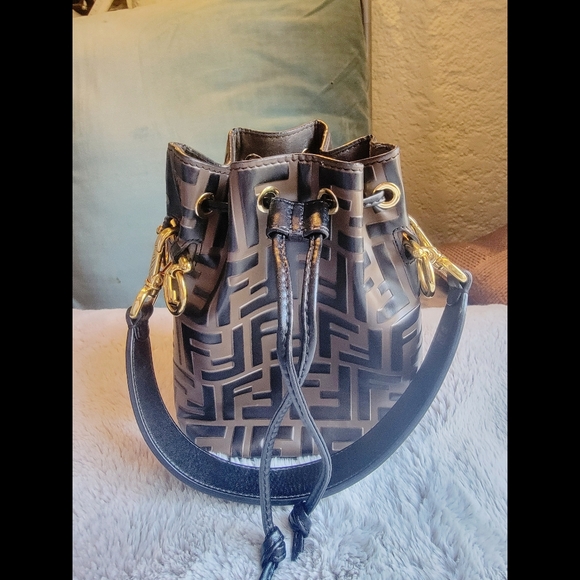 FENDI MON TRESOR BUCKET MINI - Picture 1 of 6